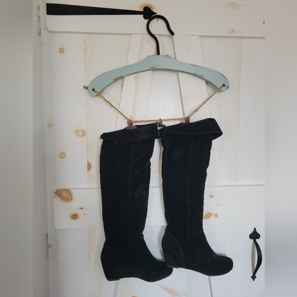 Supe cute suade black boots
